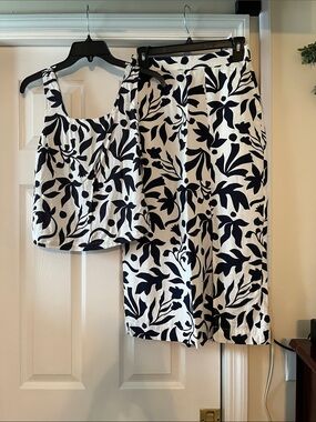 Time and Tru White and Navy Floral Midi Skirt